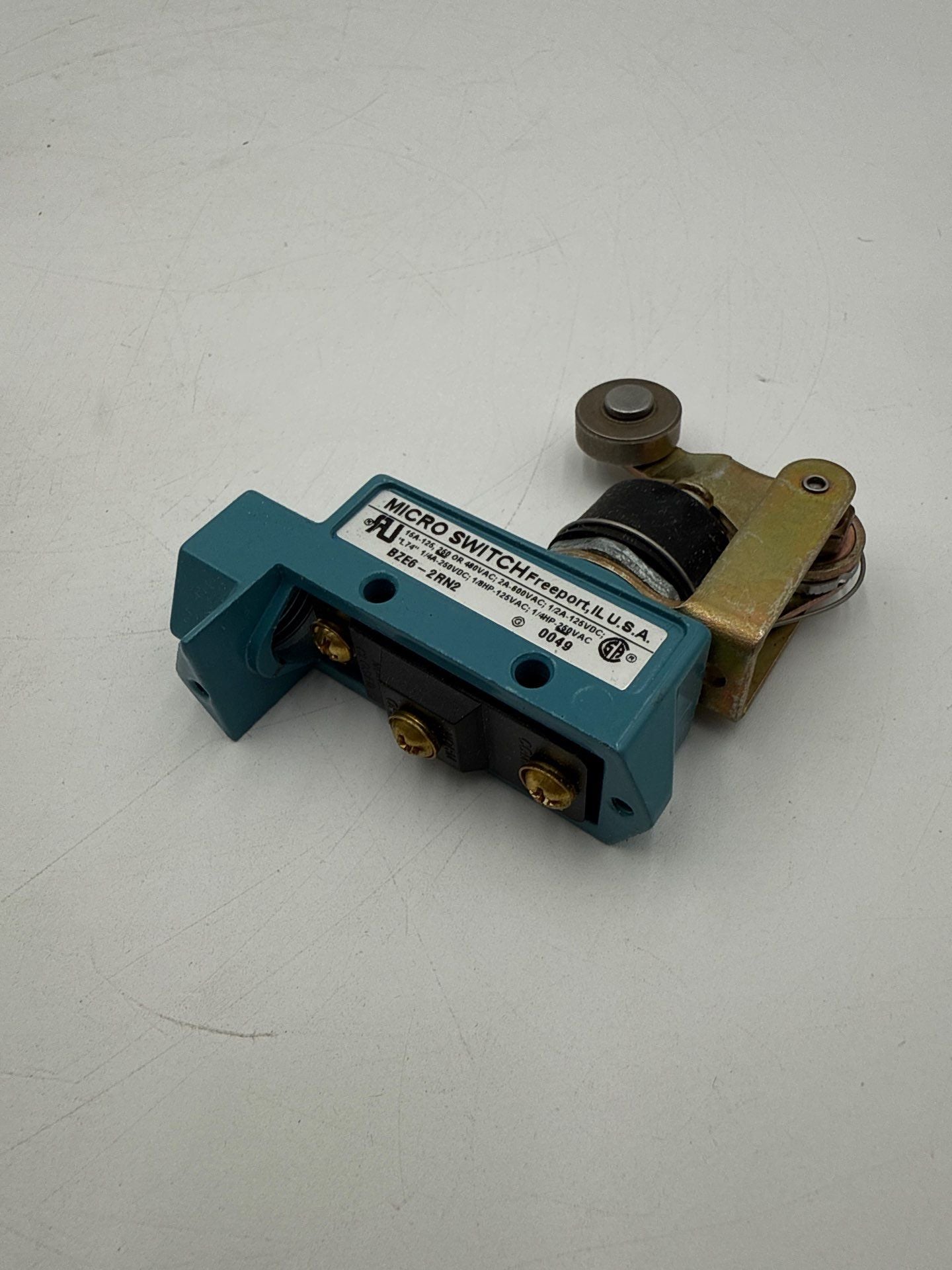 Honeywell BZE6-2RN2 Enclosed Limit Micro Switch New