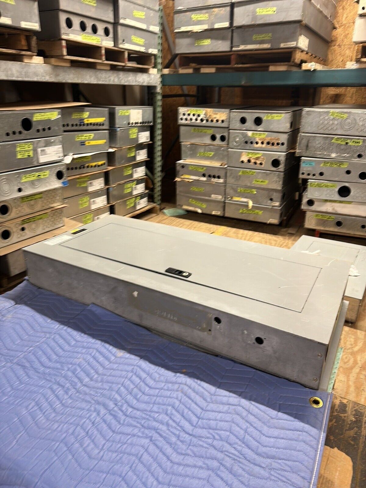 GE AQF3421ABX Panelboard 125A 208Y/120V 3PH 42 CIR Indoor Main THQB32100 MCB P030 Used