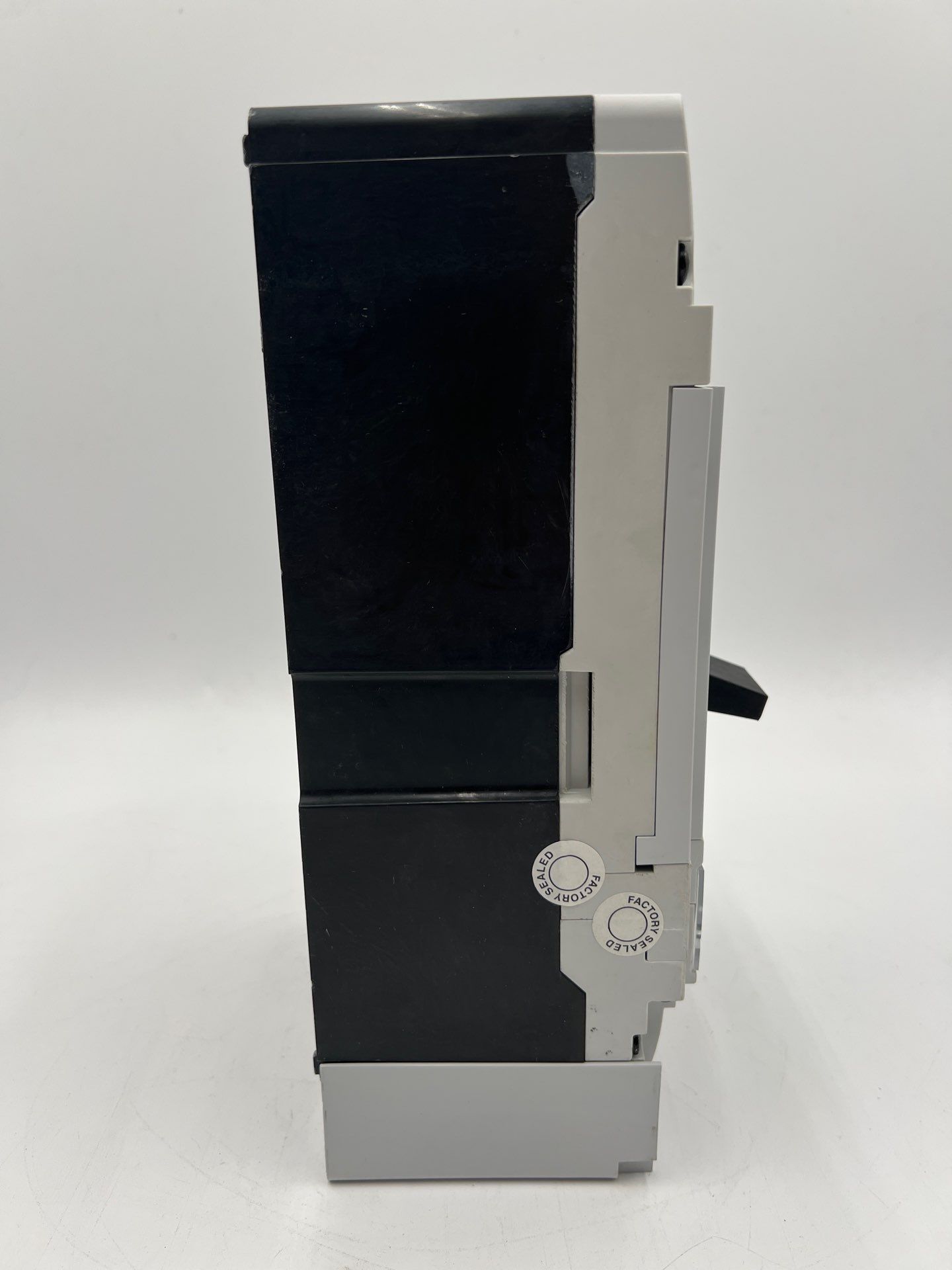 Eaton PDD33G0400TFAN Circuit Breaker 400A 3P 240V PDD 400 Amp 3 Pole Used