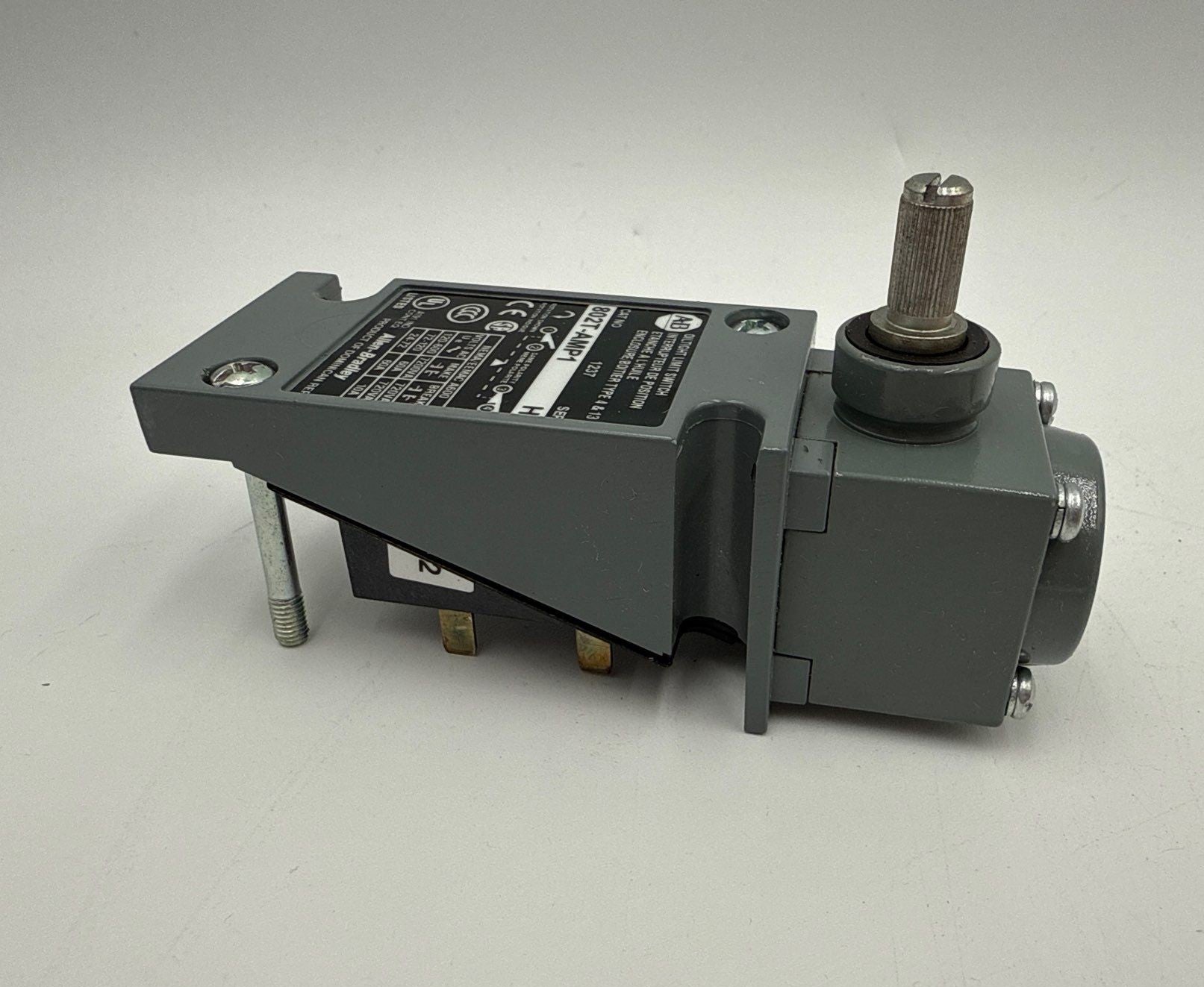Allen Bradley 802T-AMP1 Limit Switch Oil Tight Plug In 600V Bulletin 802T New