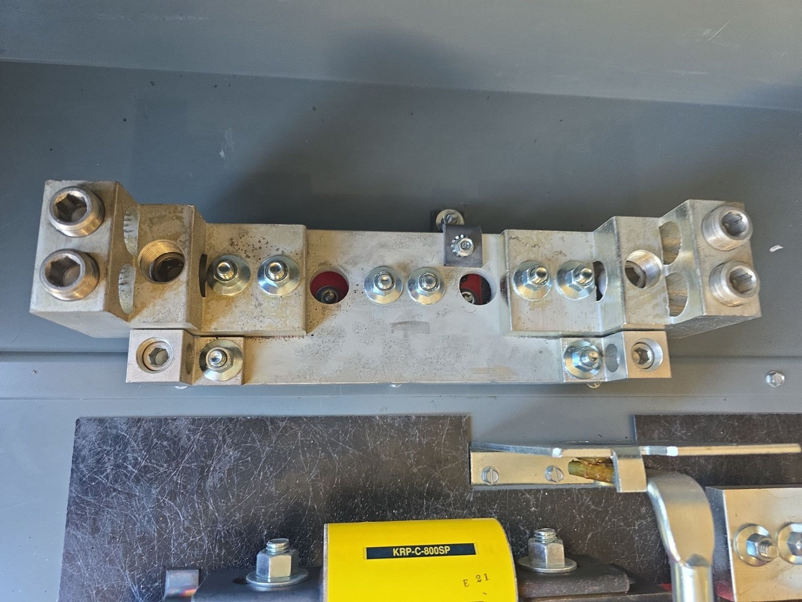 Square D H327N Safety Disconnect Switch 800A 3P 240V 3PH NEMA 1 Fusible 800 Amp Used