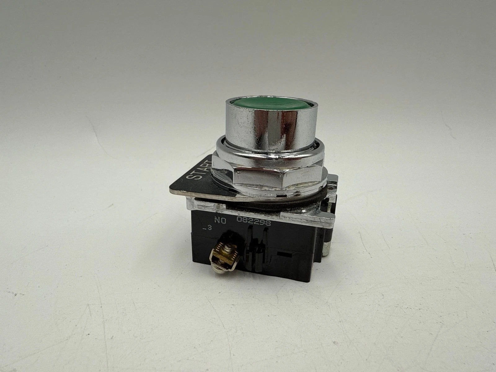 Cutler Hammer 10250T 91000T Push Button Green Start 600V Control Panel Equip Used