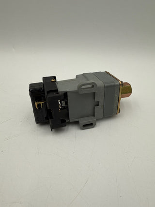 Square D 9012GNO5 Industrial Pressure Switch Class 9012 GNO-5 3-150PSIG New