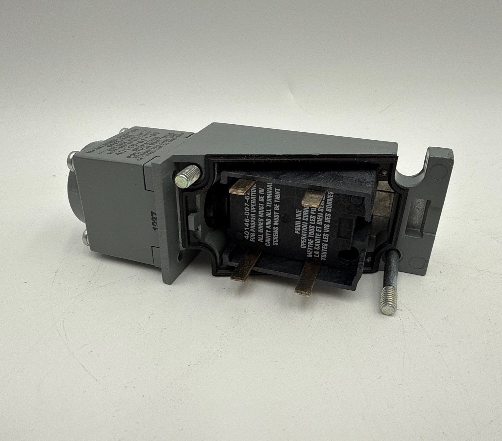 Allen Bradley 802T-AMP1 Limit Switch Oil Tight Plug In 600V Bulletin 802T New