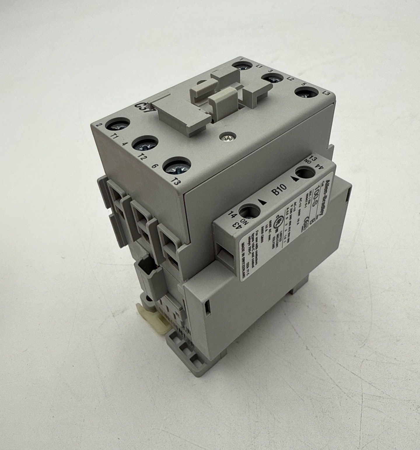 Allen Bradley 100-C37D10 Contactor 37A 3P 600V Coil 110/120V 30HP Max New