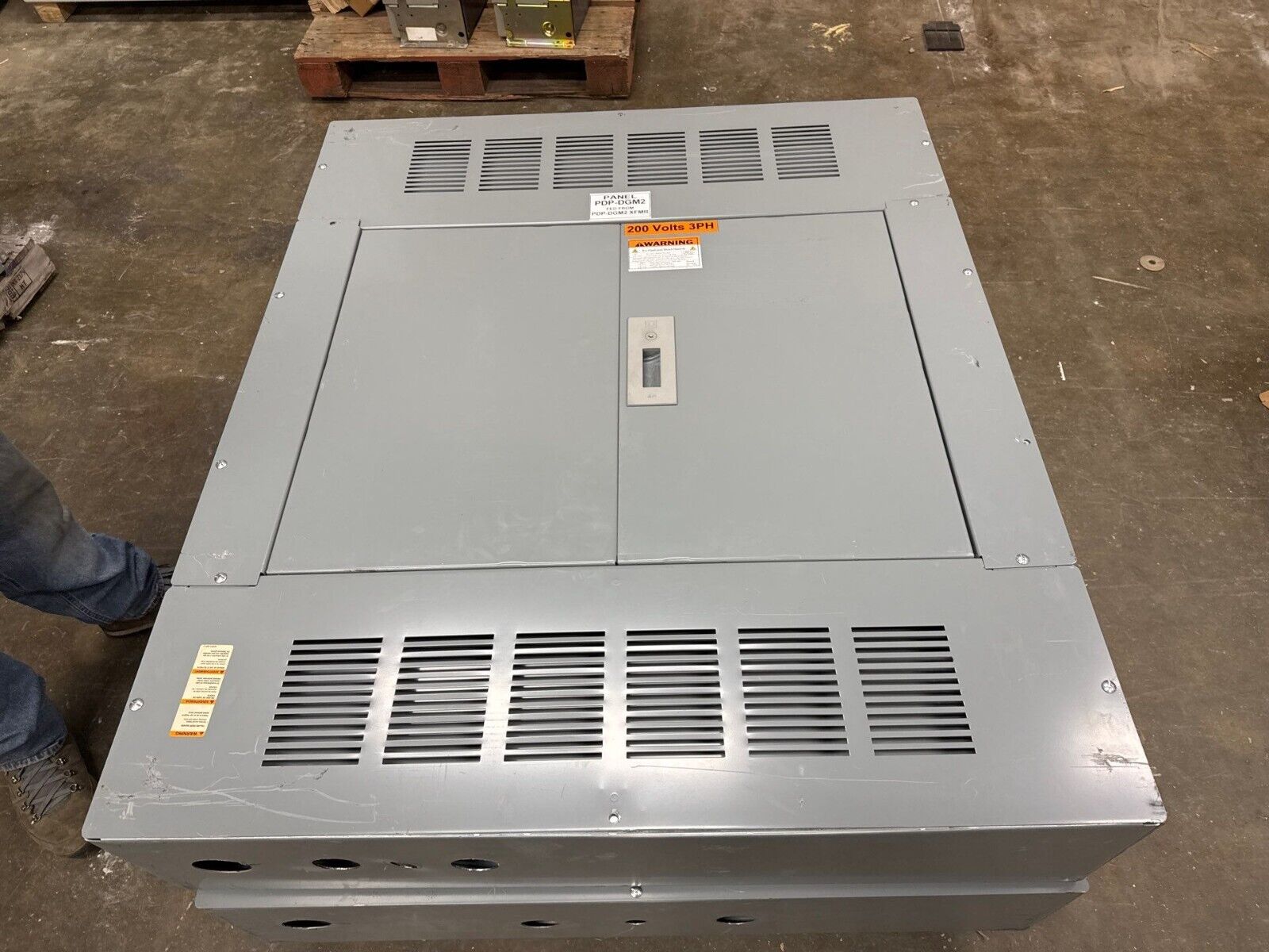 Square D HCP I-Line Panelboard 300A 208/120V 3PH 4W 18 Circuit Indoor Encl MCB P441 Used