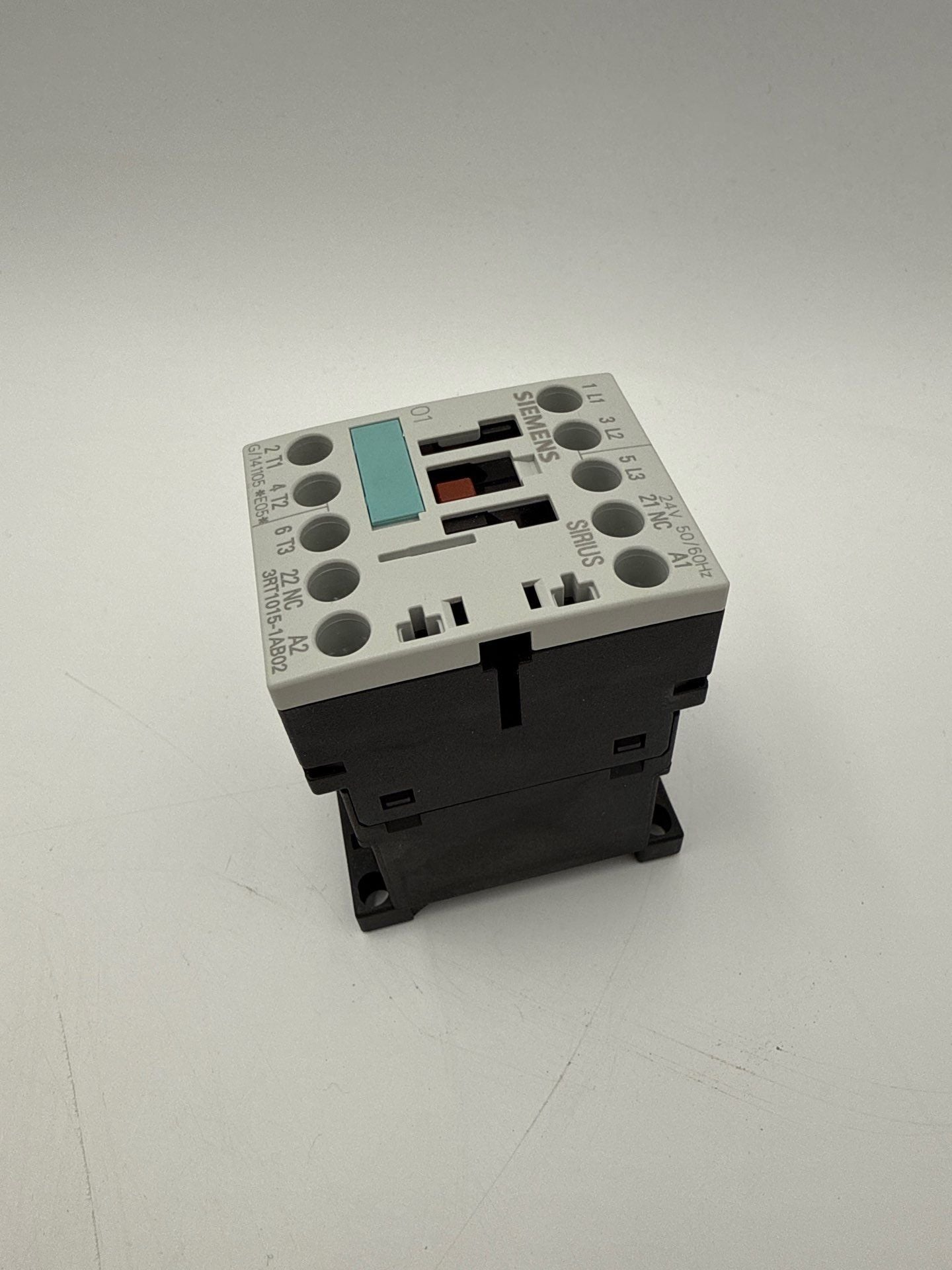 Siemens 3RT1015-1AB02 Contactor 7A 3P 600V Coil 24V SIZE S00 1NC New