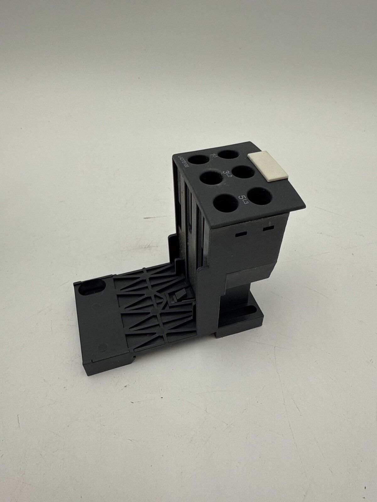 Schneider LAD7B106 New