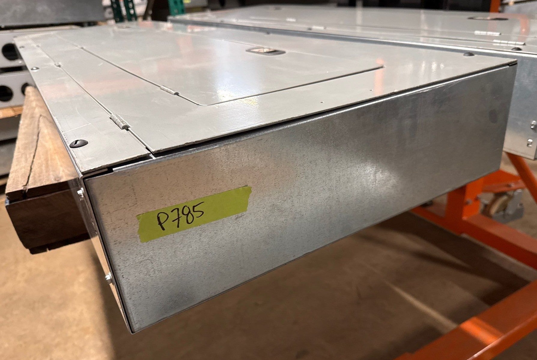 Siemens P1E42ML400ATST Panelboard 400A 480/277V 3PH 4W MLO Panel 400 Amp 42 Cir New