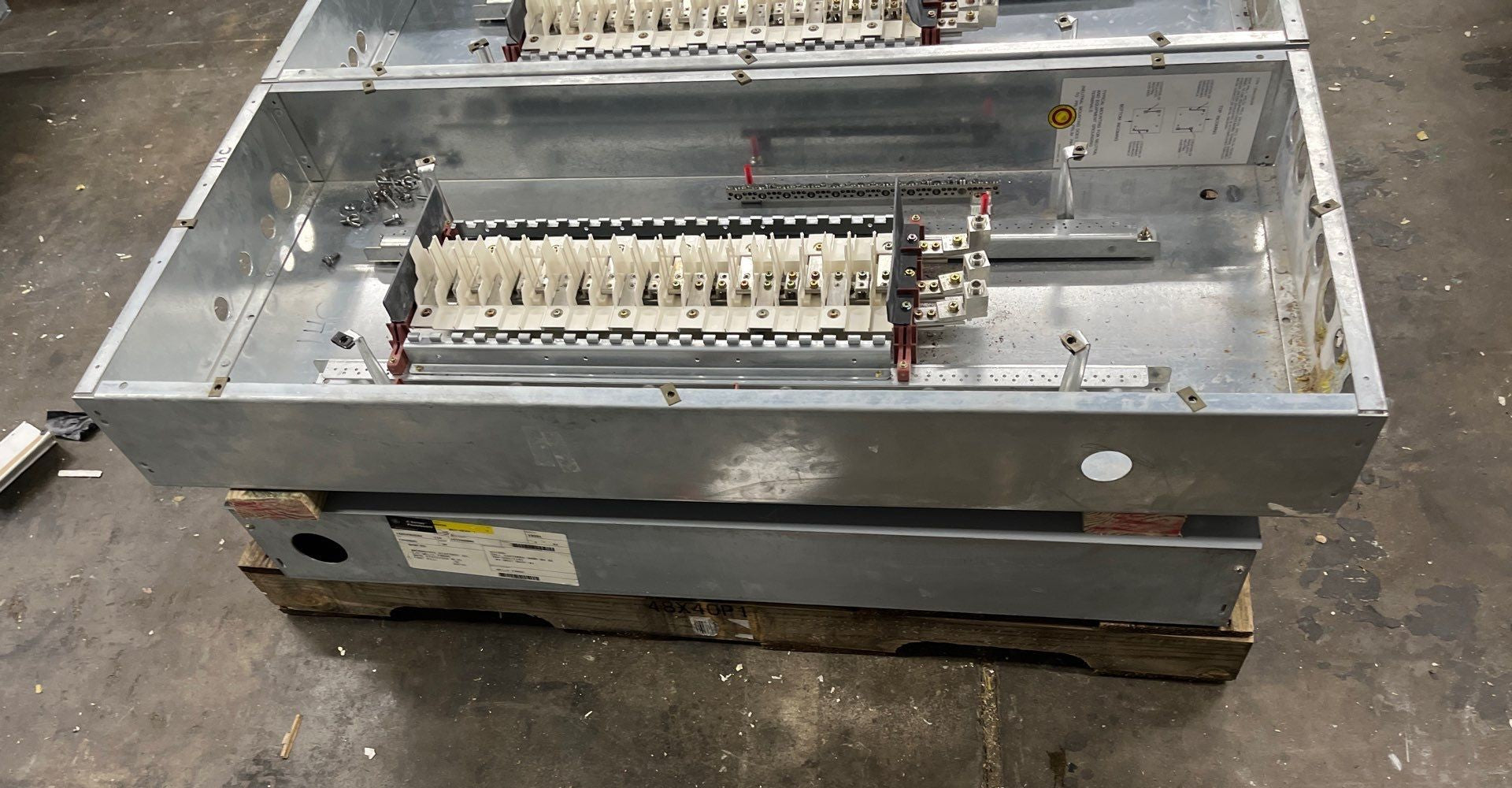 Cutler Hammer PRL2A Panelboard 225/480V 3PH 4W 42 Cir MLO Panel 225 Amp P592 Used