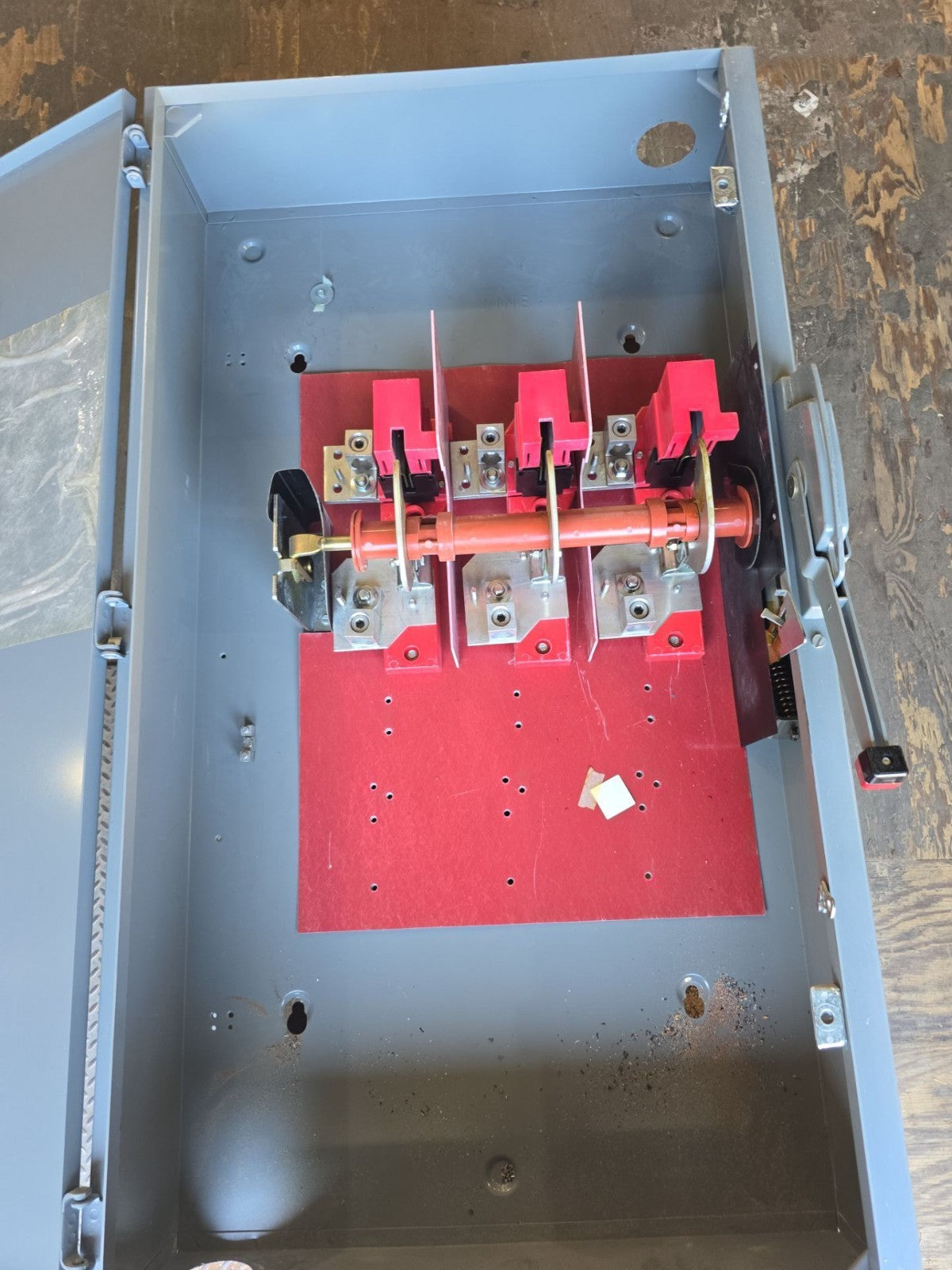 Square D HU365 Safety Disconnect Switch 400A 3P 600V Type 1 Indoor 400 Amp Used