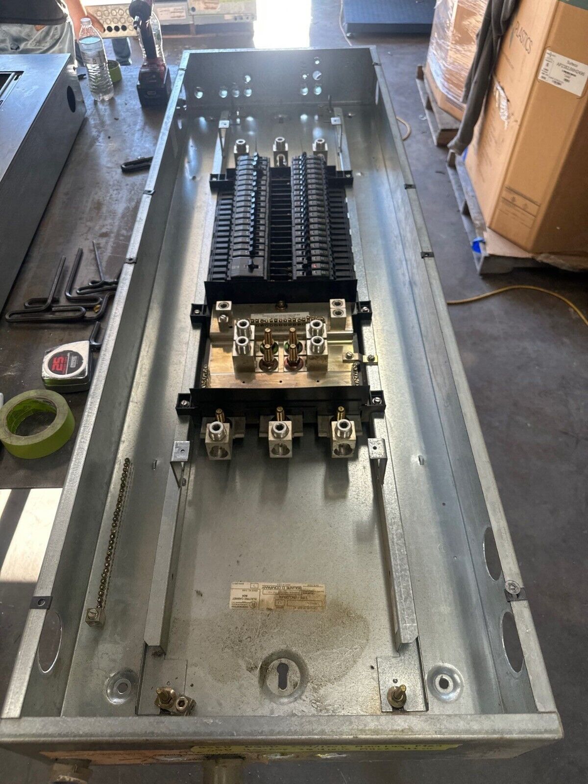 Square D NQOD442L400TFL Panelboard 400A 208Y/120V 3PH 4W 42 Cir Indoor Encl MLO P365 Used