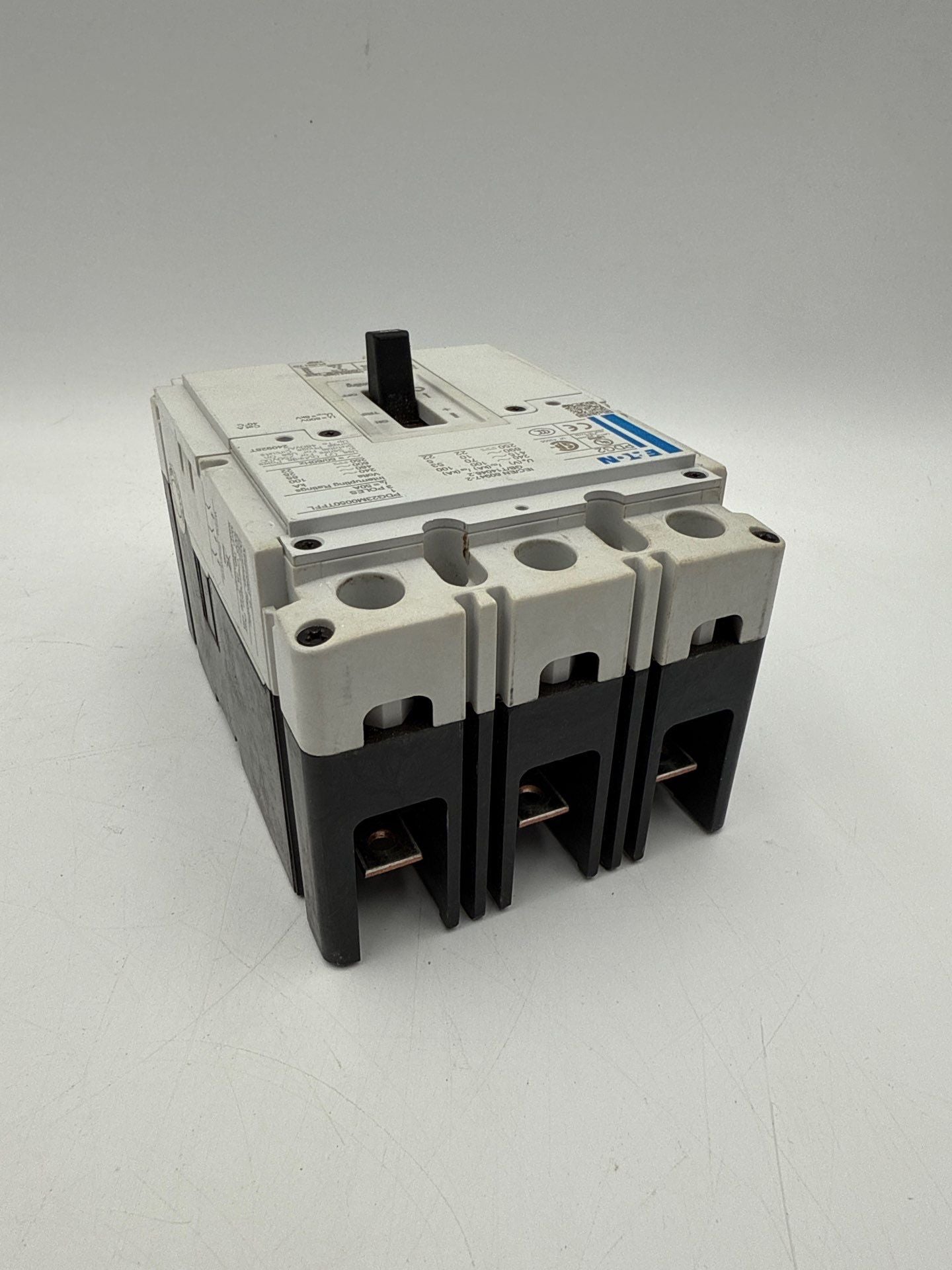 Eaton PDG23M0050TFFL Circuit Breaker 50A 600V 3P Bolt On 50 Amp 3 Pole Used
