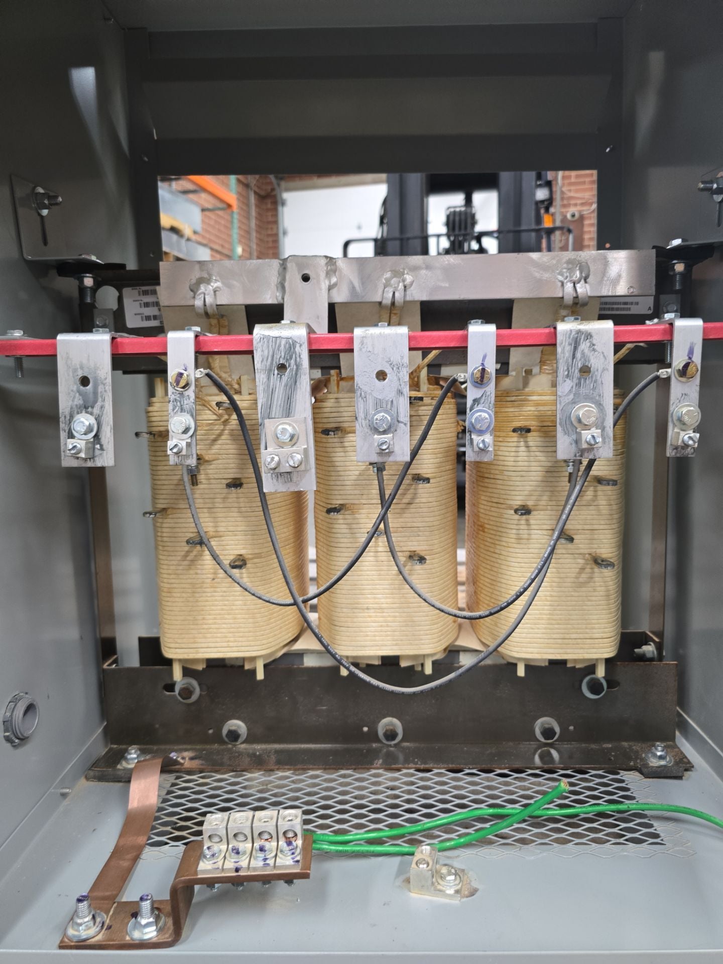 30kVA Eaton V48M28T3016 Transformer Pri 480V Sec 208/120V 3PH Indoor T275 G02S04 Used