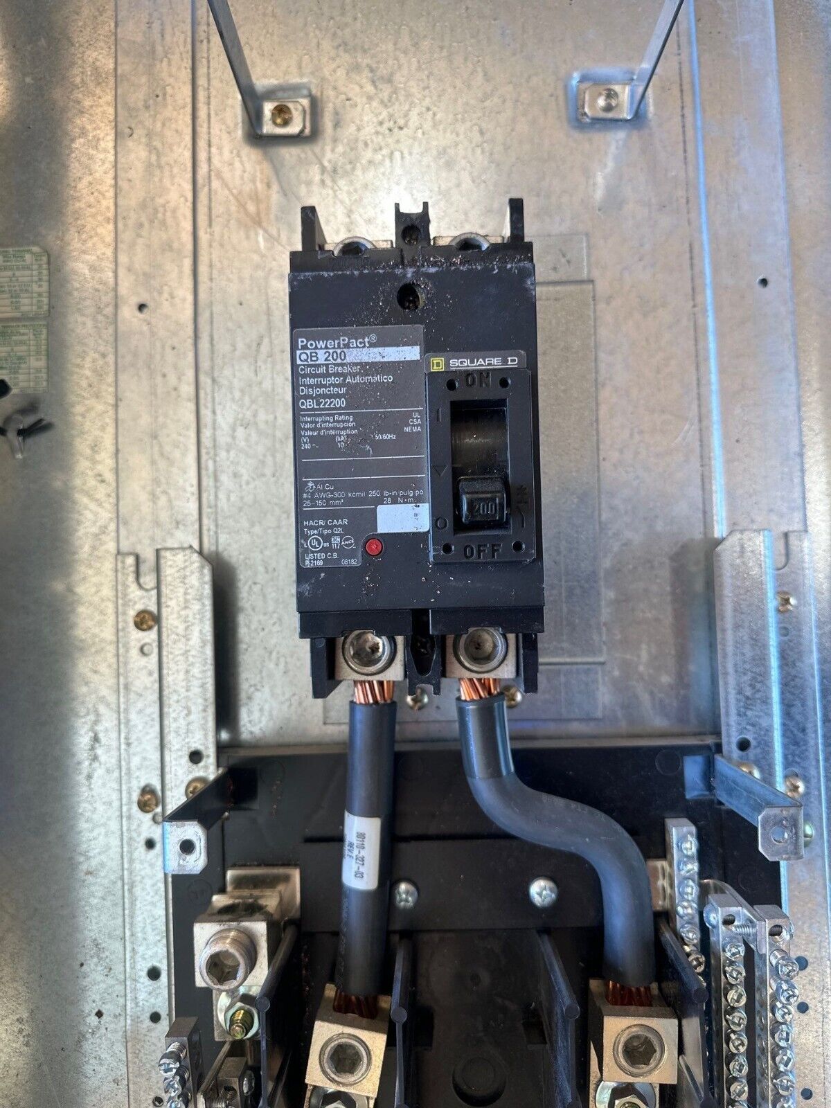 Square D NQOD Panelboard 200A 120/240V 1PH 3W 42 Cir Indoor Encl MCB QBL22200 P533 Used