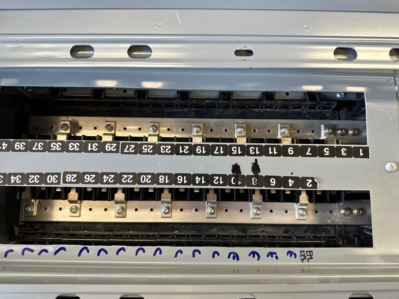 SQUARE D NQOD442L225 NQOD Panelboard 225A 208Y/120V 3P 4W Main Lug MLO MH35 P321 Used