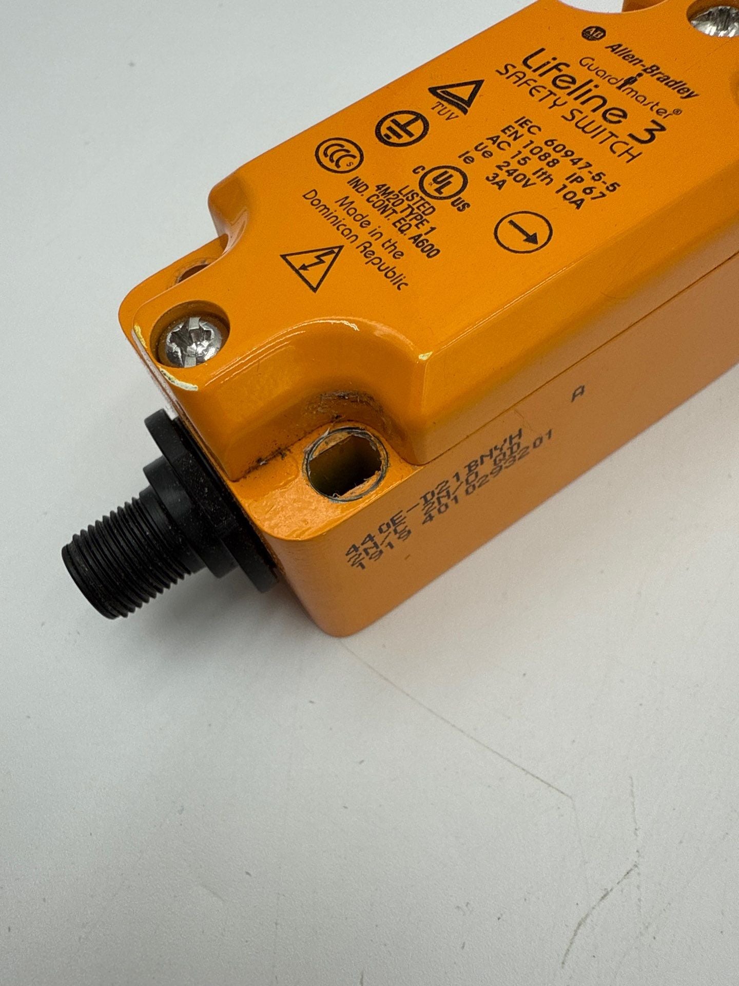 Allen Bradley 440E-D21BNYH Guardmaster Lifeline 3 Cable Pull Switch Used