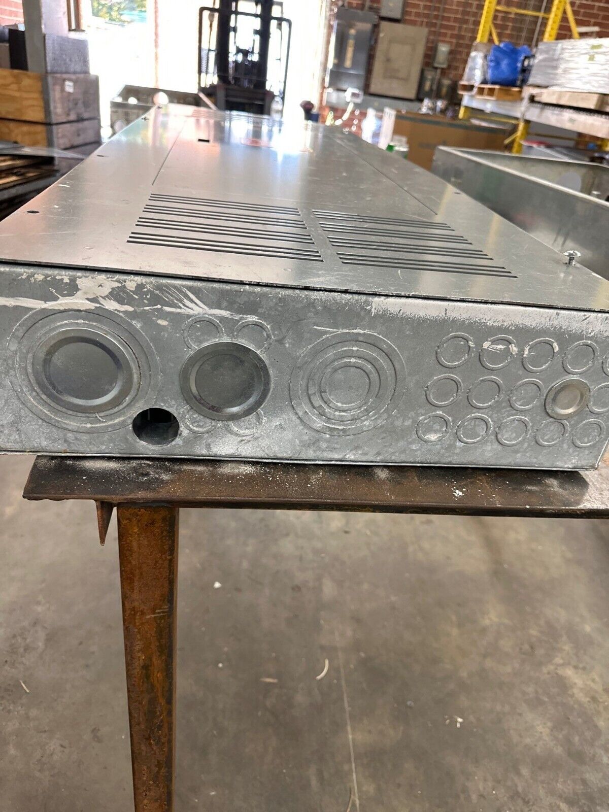 Square D NF Panelboard 400A 600Y/347V 3PH 4W MLO 42 Cir Main Lug Indoor Encl P373 Used