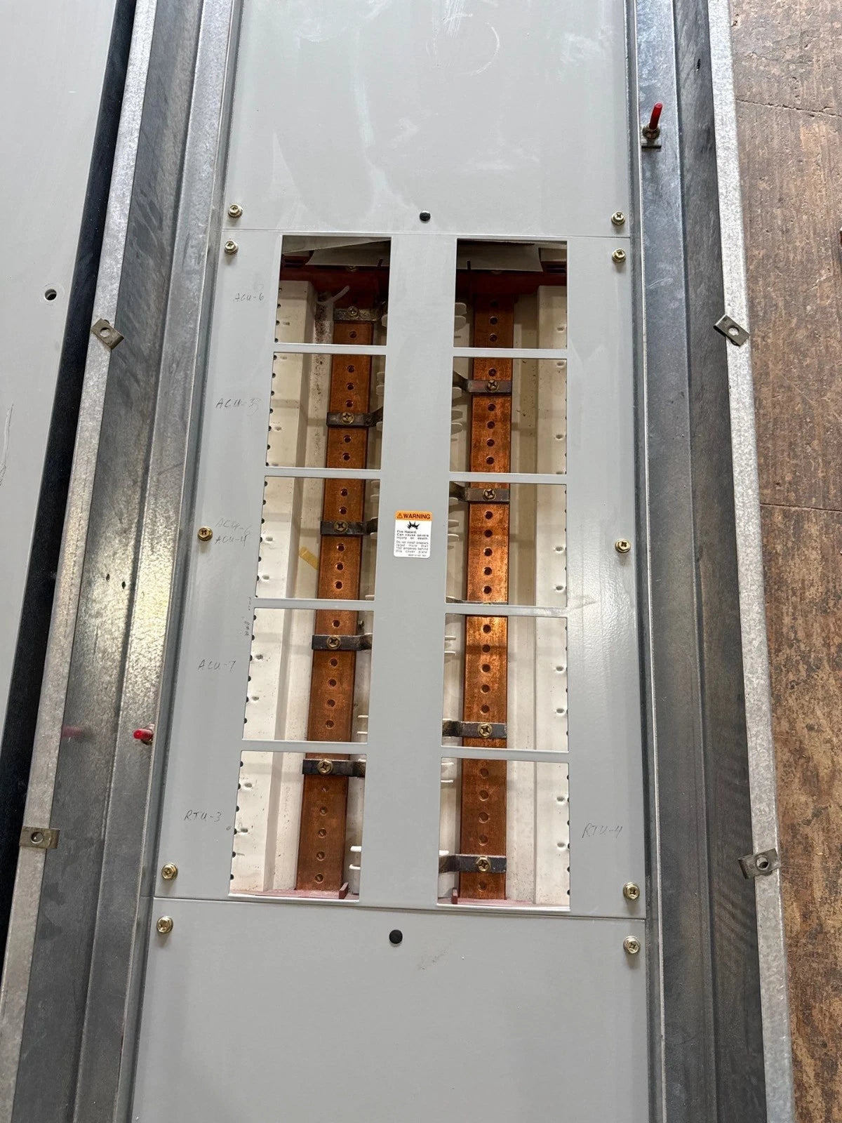 CH PRL3A Panelboard 600A 480/277V 3PH 600 Amp Indoor YS2072 MLO Panel Main Lug Used