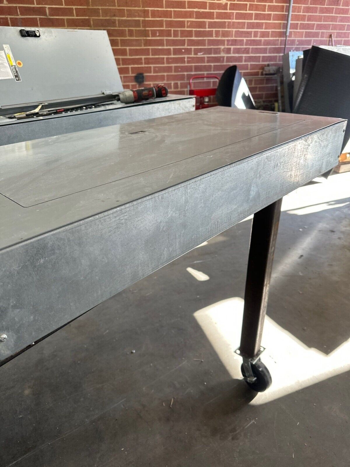 Square D NF MLO Panelboard 250A 600V 3PH 4W 42 Cir Main Lug Panel Indoor Encl P384 Used