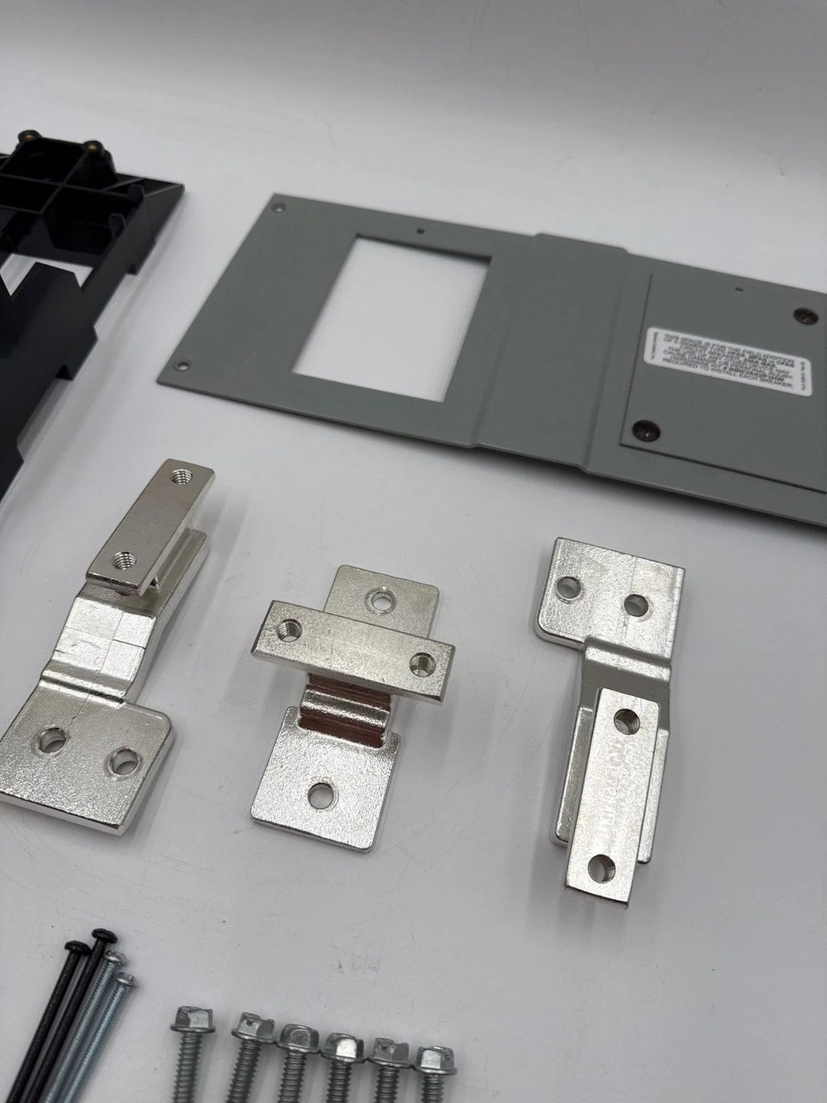 Siemens BBKVA52P3T Twin Strap Kit For P3 Panel 3VA52 Breakers 2 Pole or 3 Pole Used