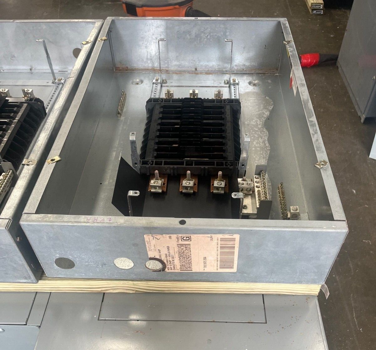 GE AEF3181MTX Panelboard 125A 480/277V 3PH 4W Indoor Encl MLO 125 Amp 18 Circuit P604 Used