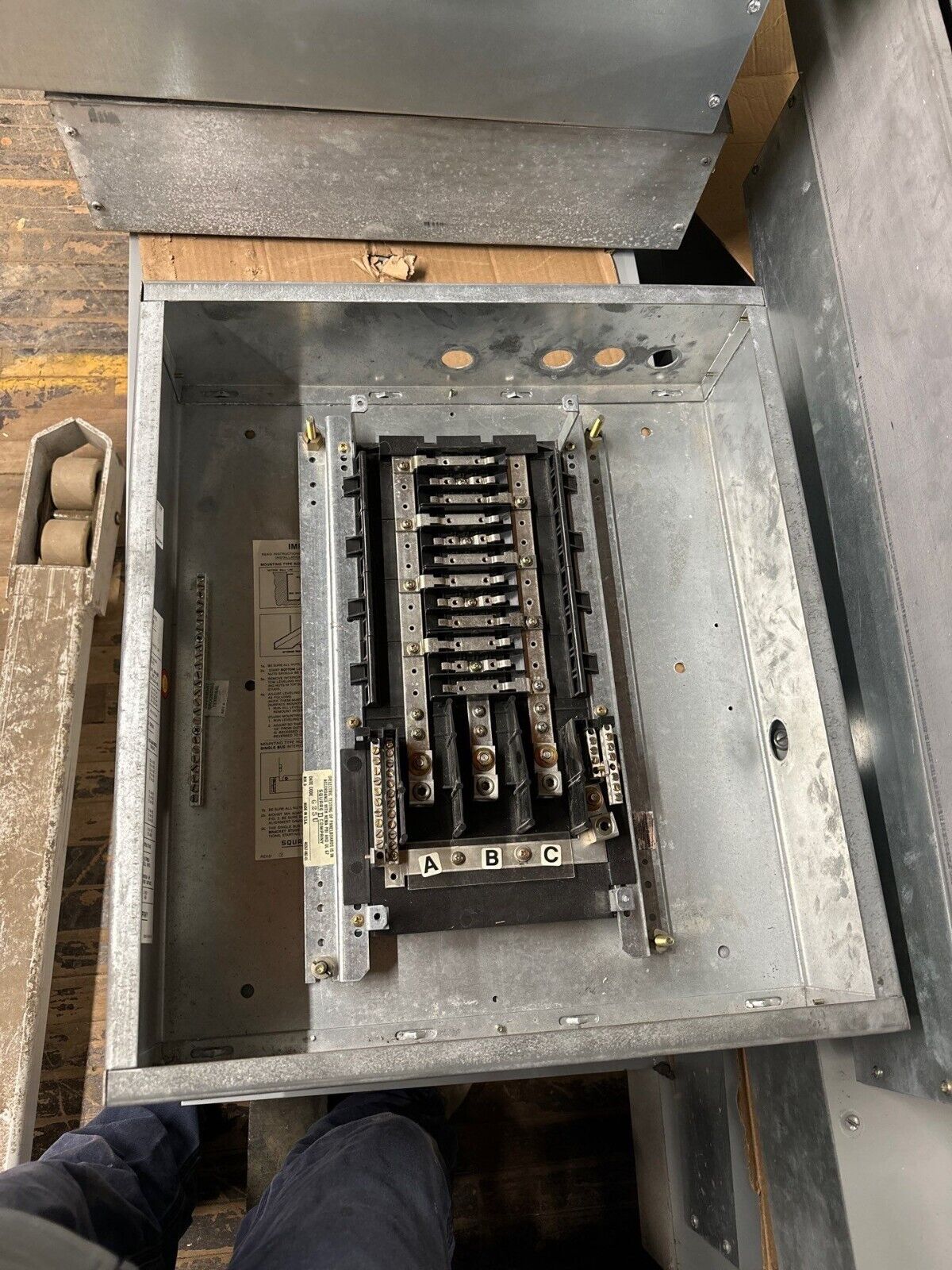 Square D NQOD Panelboard 100A 120/208V 3PH 4W MLO 24 Circuit Main Lug 100 Amp P103 Used