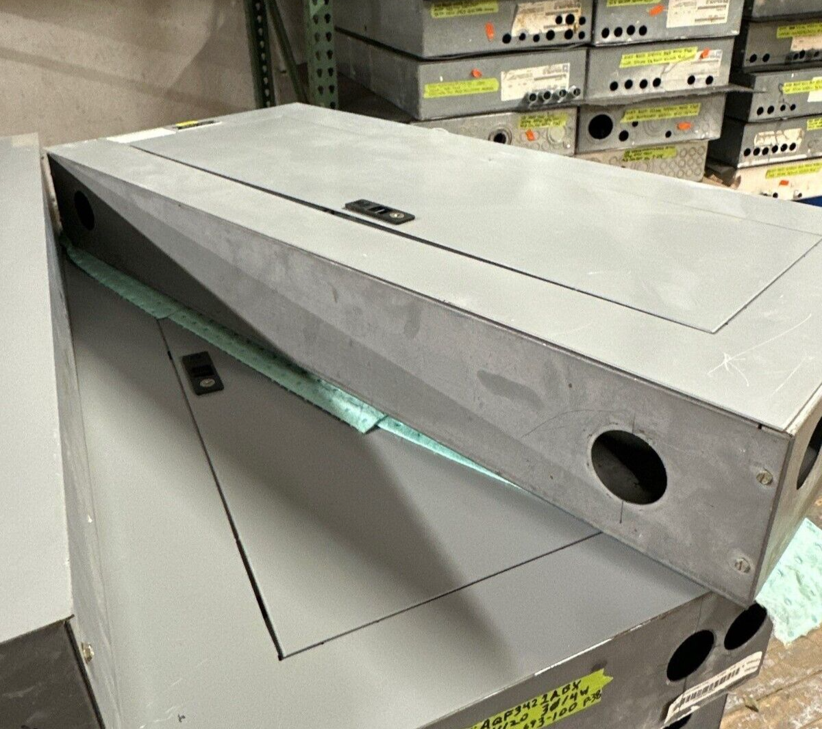 GE AQF3421MBX Panelboard 125A 208Y/120V 3PH 4W 42 CIR Indoor Encl MLO Main Lug P077 Used