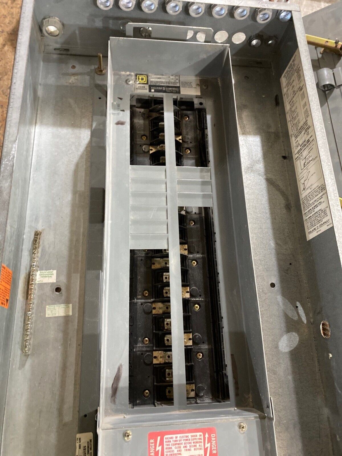 Square D NEHB Panelboard 225A 480/277V 3PH 4W Indoor Encl 42 Cir Main Lug MLO P654 Used