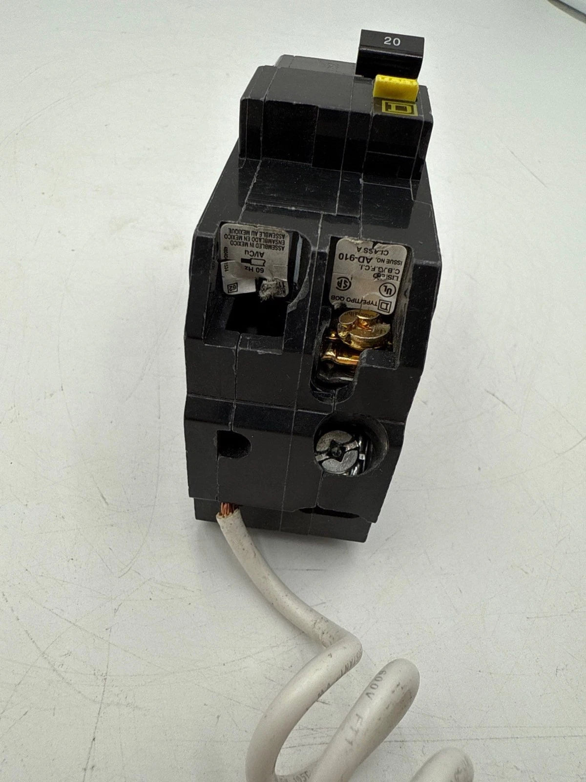 Square D QOB220GFI Circuit Breaker 20A 2P 120/240V 1PH 10kA QOB Bolt On 20 Amp Used