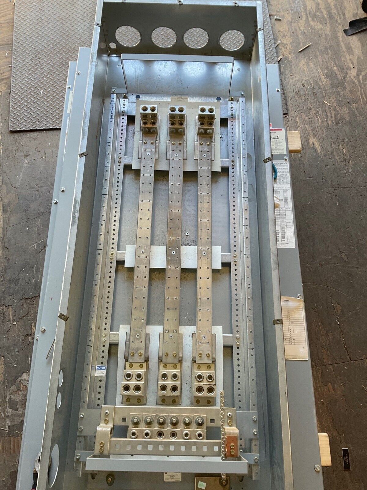 Cutler Hammer PRL4B Panelboard 800A 480/277V 3PH 4W MLO Indoor BX2473 800 Amp P666 Used