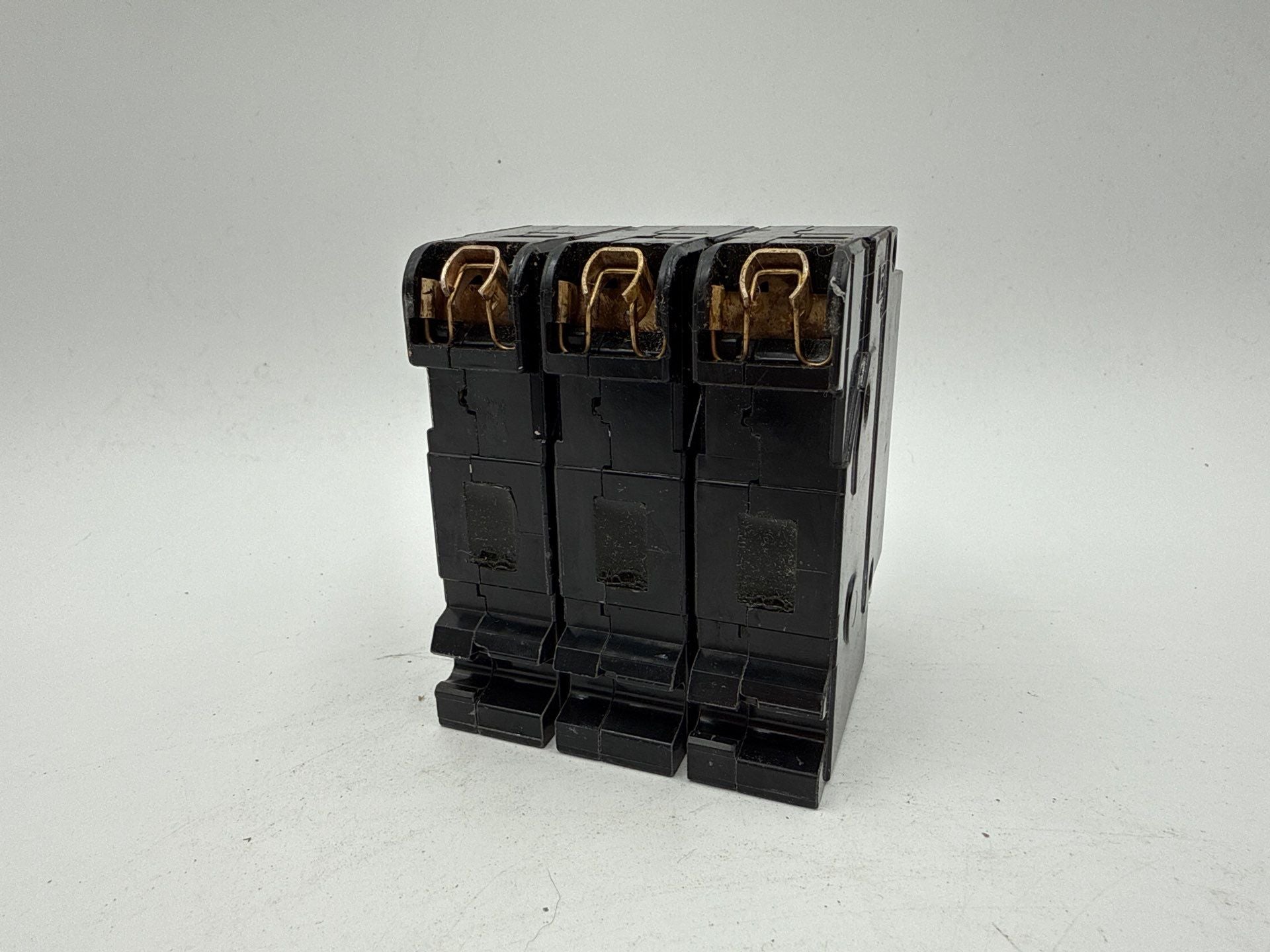 Square D EH34020 Circuit Braker 20A 3P 480/277V EH Plug On 20 Amp 3 Pole Used