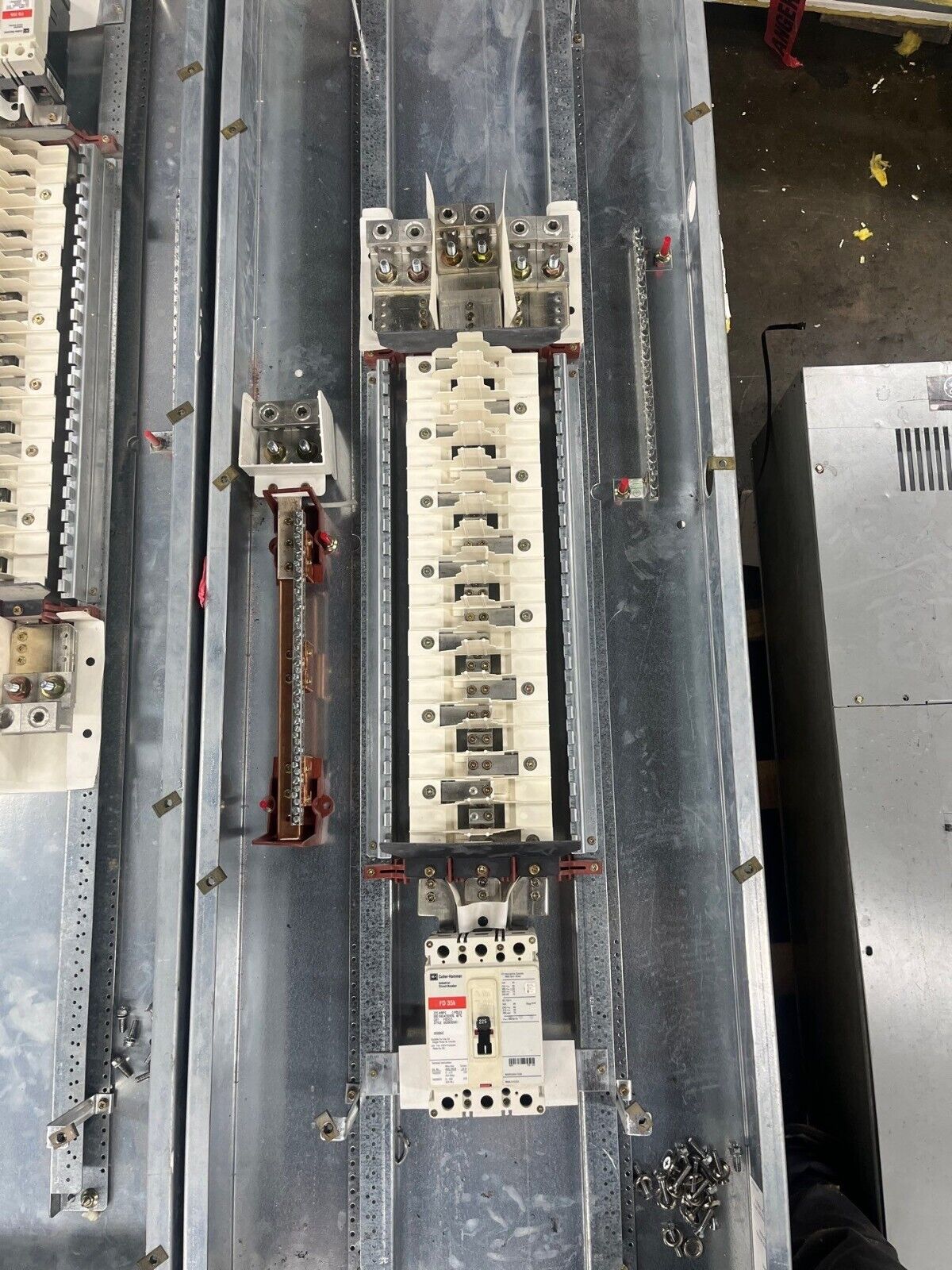 Cutler Hammer PRL2A Panelboard 400A 277/480V 3PH 4W Indoor Encl 42Cir MLO FD3225 P574 Used