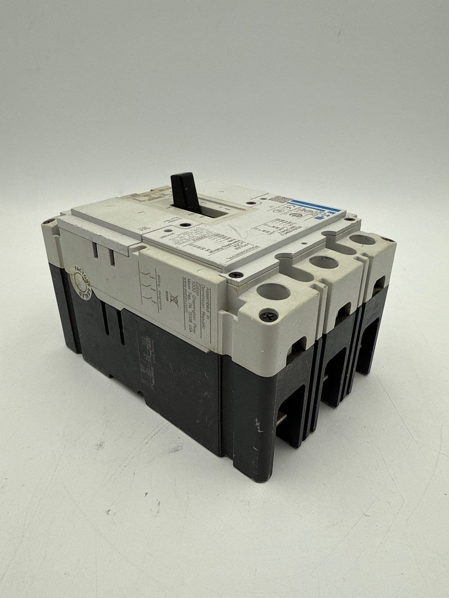 Eaton PDG23G0030TFFL Circuit Breaker 30A 600V 3P Bolt On 30 Amp 3 Pole PDG2 Used