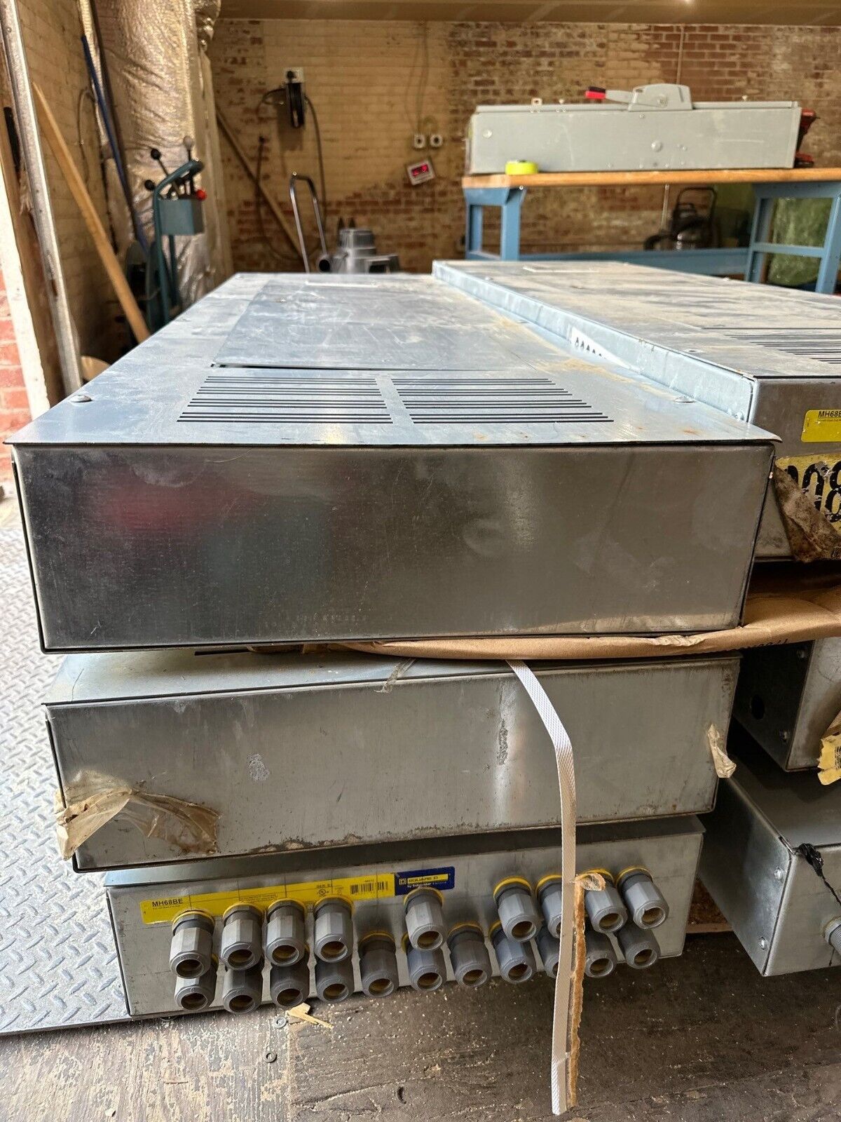 Square D NQ Panelboard 400A 208Y/120V 3PH 4W Indoor Encl Main Lug 84 Circuit MLO P521 Used