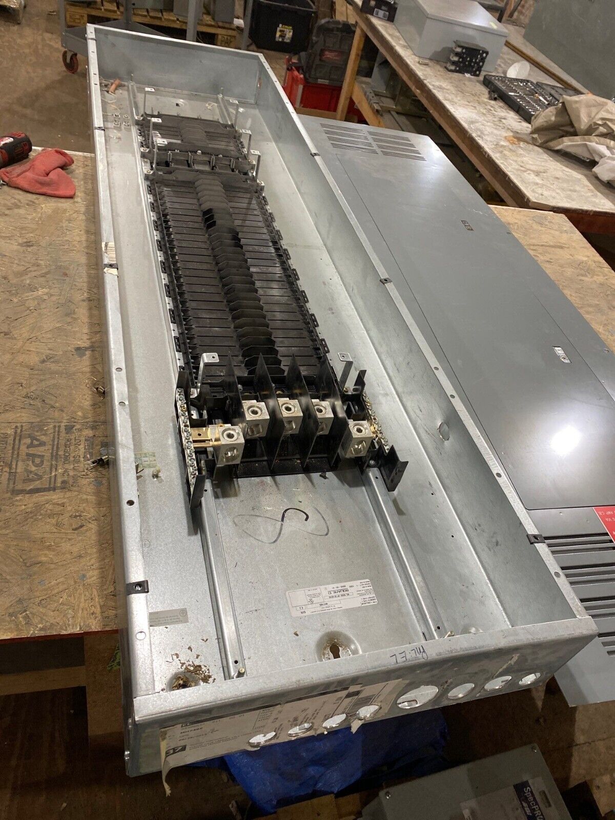 Square NF Panelboard 600A 480/277V 3PH 4W 66 Cir Indoor Encl MLO 600 Amp MH74BE P653 Used